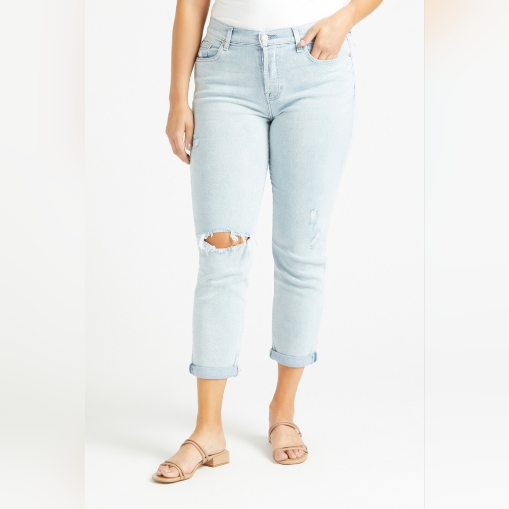7 for All Mankind Josefina Distressed Lightwash Boyfriend Jean Size 27